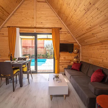 Marvelous Bungalow With Private Pool In Fethiye, Mugla Casa de Férias
